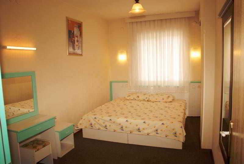 Altinbas Apart Hotel Kuşadası Ngoại thất bức ảnh