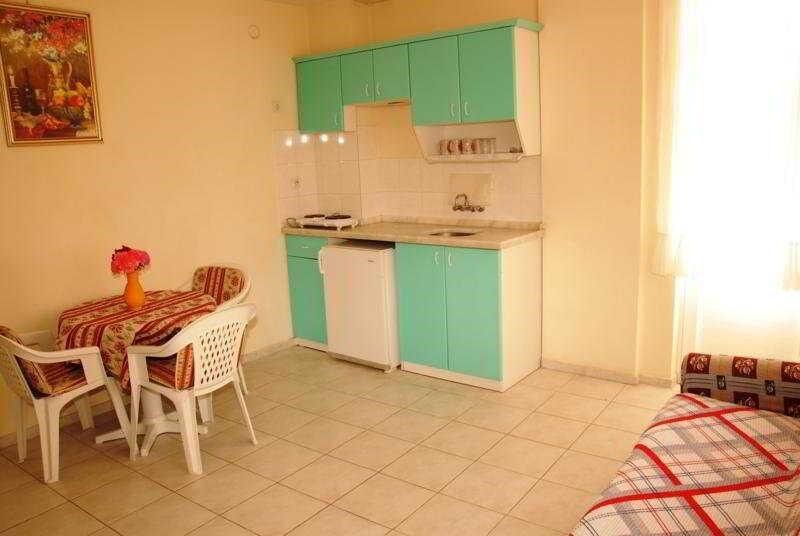 Altinbas Apart Hotel Kuşadası Ngoại thất bức ảnh